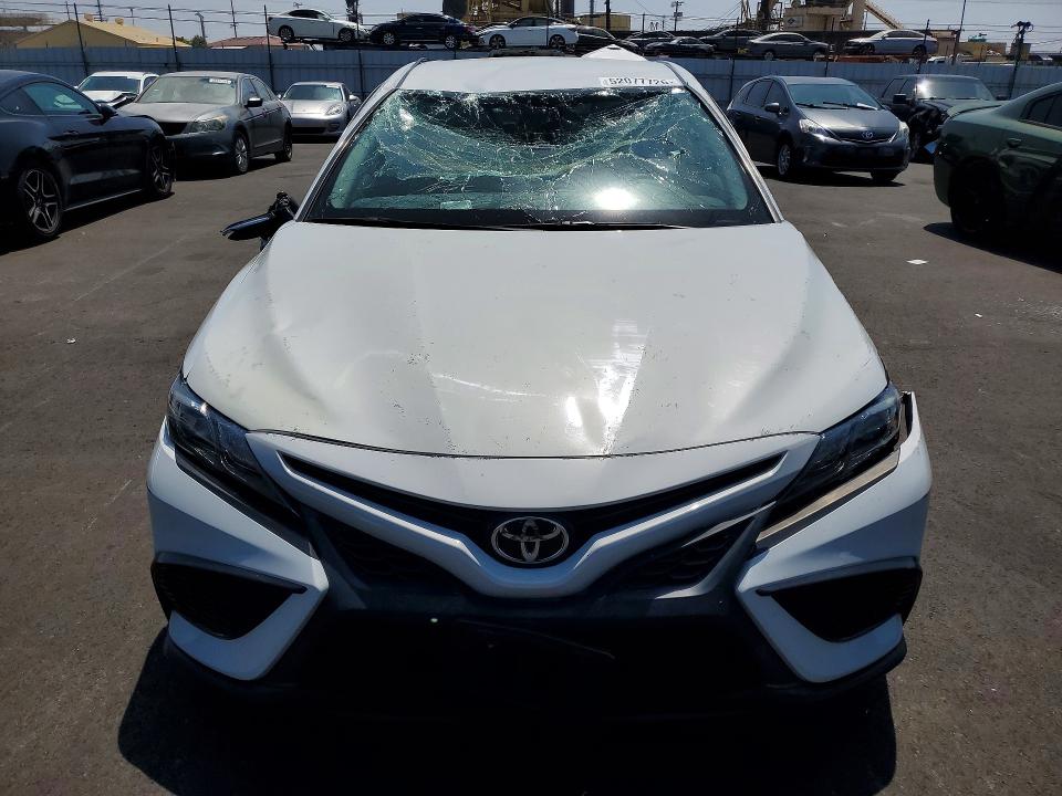 Продаж на аукціоні авто 2022 Toyota Camry, vin: 4T1G11AK2NU051819, номер лоту: 52077726