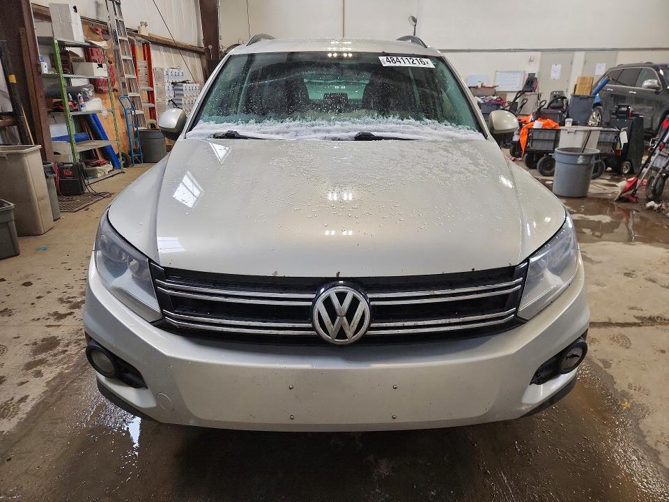 48411216 :رقم المزاد ، WVGJV3AX2EW570942 vin ، 2014 Volkswagen Tiguan مزاد بيع