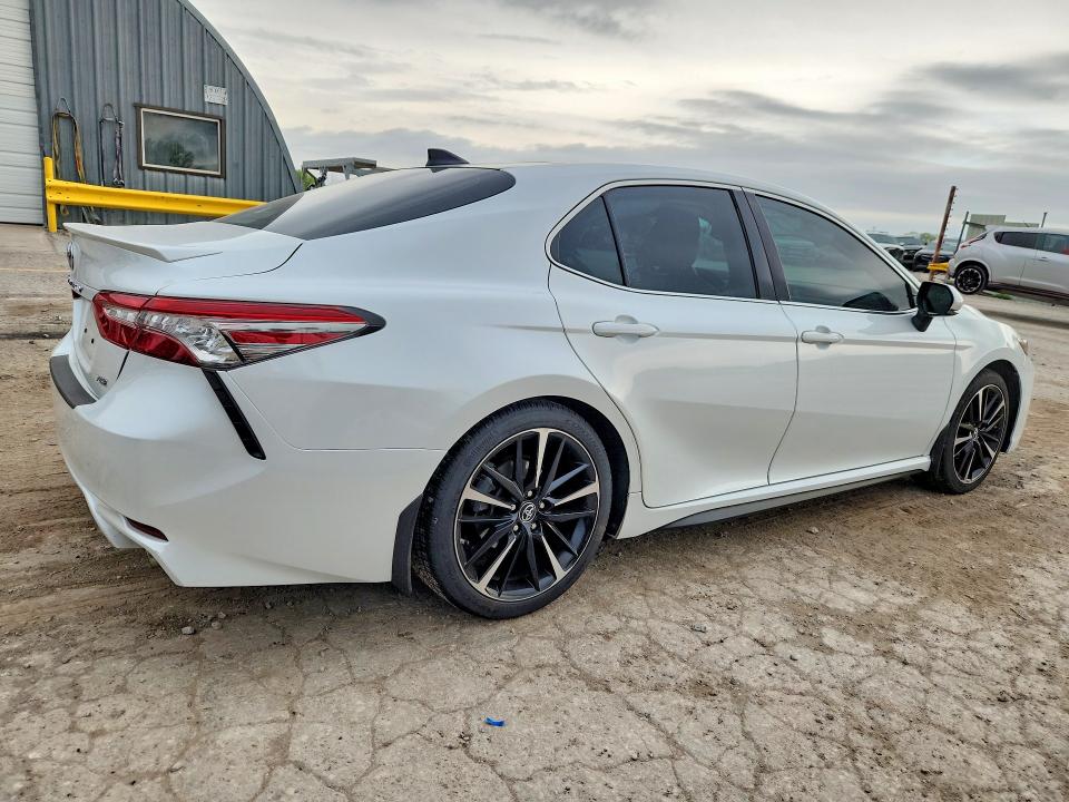 49446926 :رقم المزاد ، 4T1BZ1HK4KU507680 vin ، 2019 Toyota Camry مزاد بيع