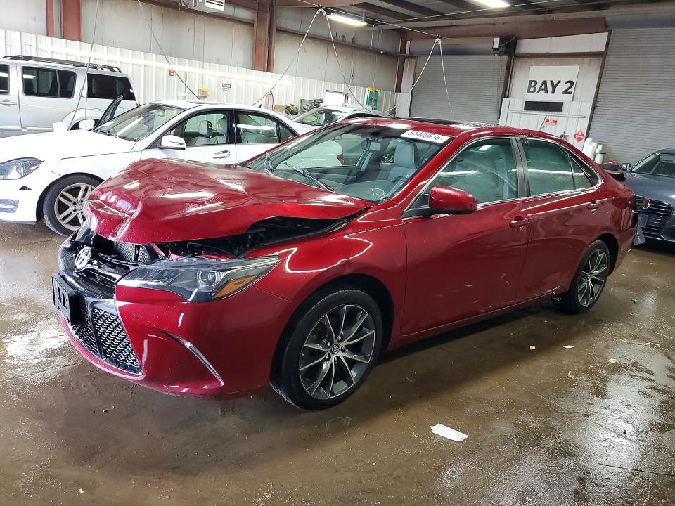 51440616 :رقم المزاد ، 4T1BK1FK1FU555165 vin ، 2015 Toyota Camry مزاد بيع