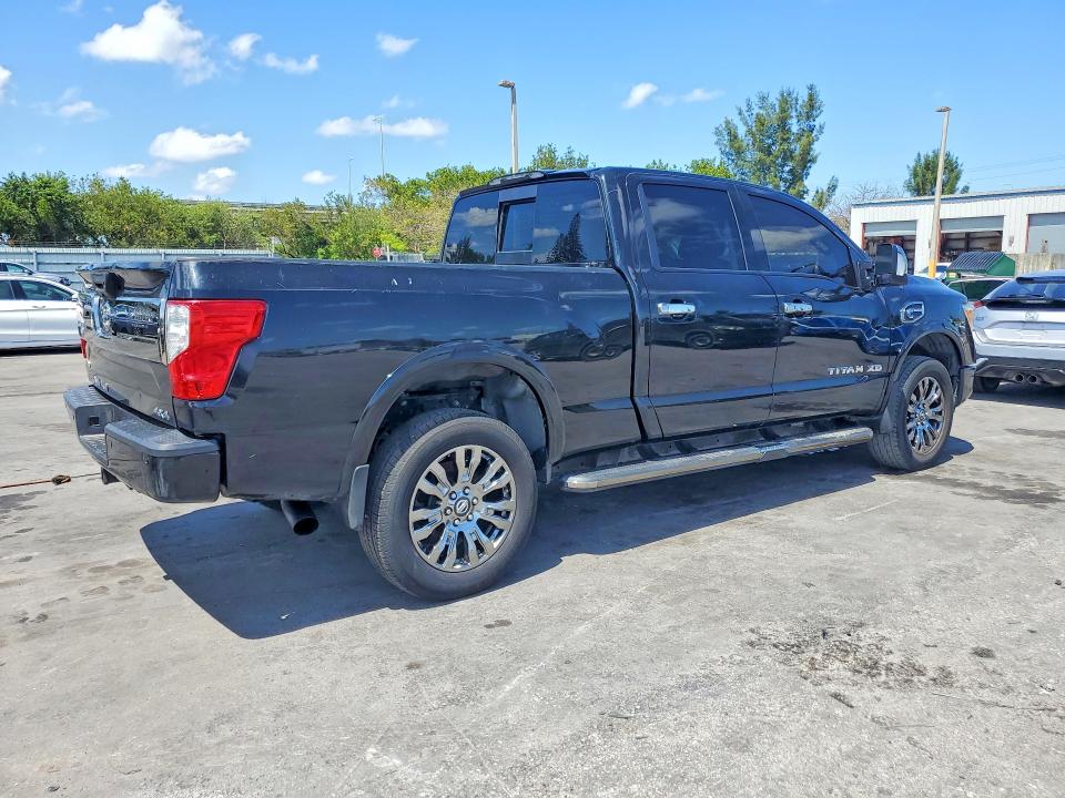 51823096 :رقم المزاد ، 1N6BA1F42HN561043 vin ، 2017 Nissan Titan Xd مزاد بيع