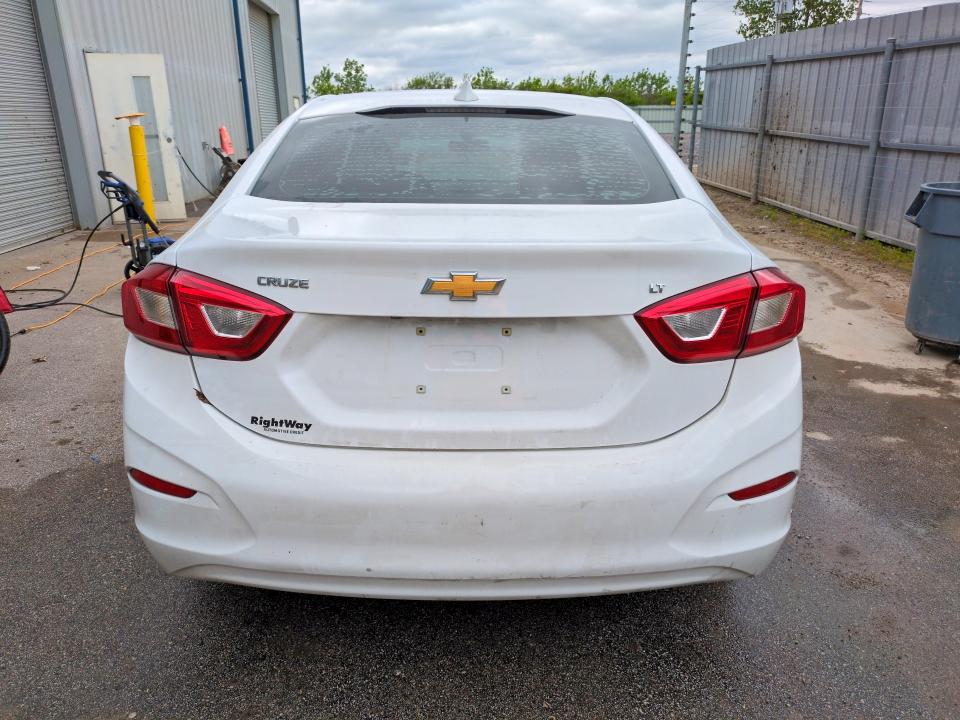 Продаж на аукціоні авто 2018 Chevrolet Cruze, vin: 1G1BE5SM7J7241739, номер лоту: 50260286