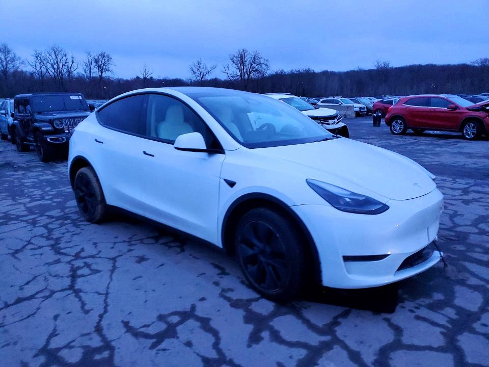 2025 Tesla Model Y მანქანა იყიდება აუქციონზე, vin: 7SAYGDED5SF255624, აუქციონის ნომერი: 47761166