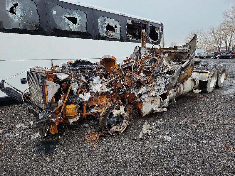 47900216 :رقم المزاد ، 1FUJGLDR6BLAX3123 vin ، 2011 Freightliner Cascadia 125 مزاد بيع