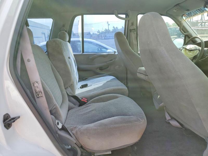 48718206 :رقم المزاد ، 1FMRU1568YLB17992 vin ، 2000 Ford Expedition مزاد بيع