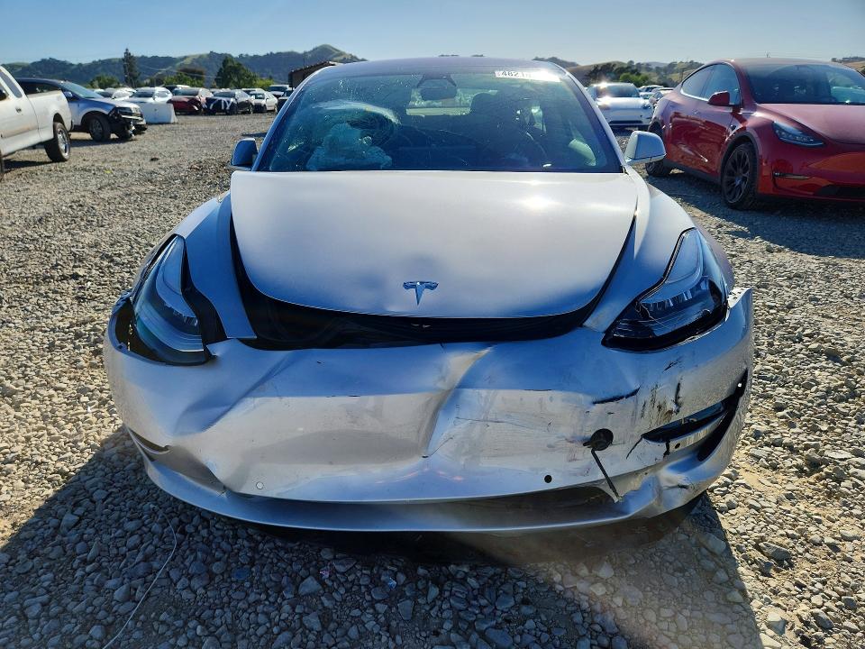 48210796 :رقم المزاد ، 5YJ3E1EB8JF127645 vin ، 2018 Tesla Model 3 مزاد بيع