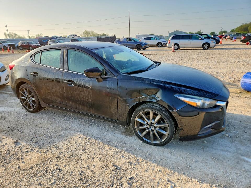 50130396 :رقم المزاد ، 3MZBN1V38JM208240 vin ، 2018 Mazda 3 مزاد بيع