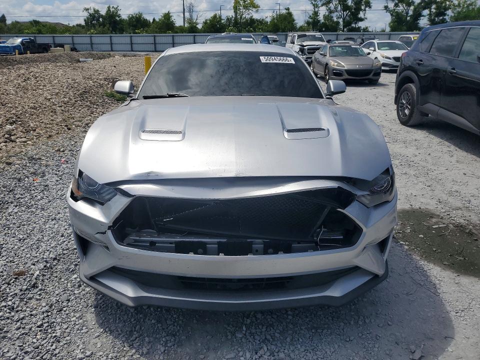 50945666 :رقم المزاد ، 1FA6P8TH5J5121610 vin ، 2018 Ford Mustang مزاد بيع