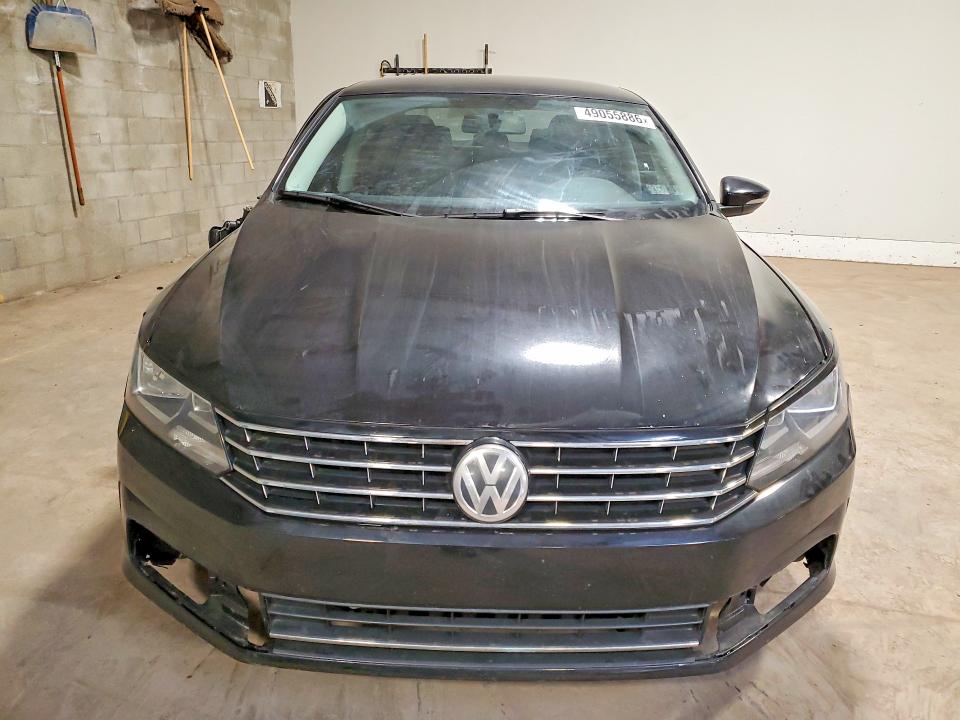 49055886 :رقم المزاد ، 1VWAT7A33HC015810 vin ، 2017 Volkswagen Passat مزاد بيع