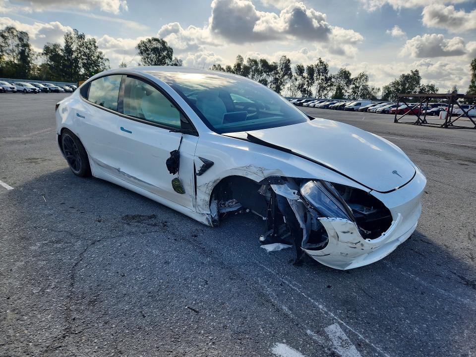 50782976 :رقم المزاد ، 5YJ3E1EA7SF913722 vin ، 2025 Tesla Model 3 مزاد بيع
