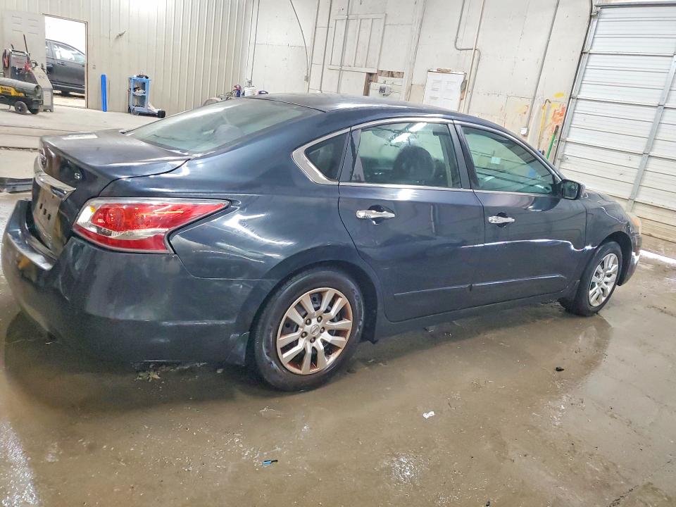2015 Nissan Altima მანქანა იყიდება აუქციონზე, vin: 1N4AL3AP8FC581253, აუქციონის ნომერი: 48473326