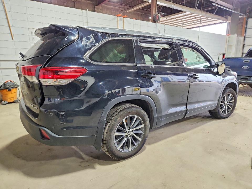 2017 Toyota Highlander მანქანა იყიდება აუქციონზე, vin: 5TDJZRFH9HS451979, აუქციონის ნომერი: 49005106