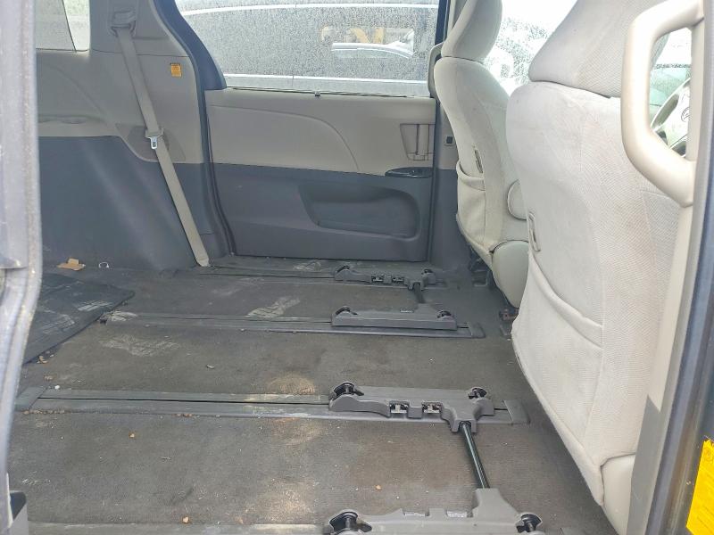 48641726 :رقم المزاد ، 5TDJK3DC2BS006046 vin ، 2011 Toyota Sienna مزاد بيع