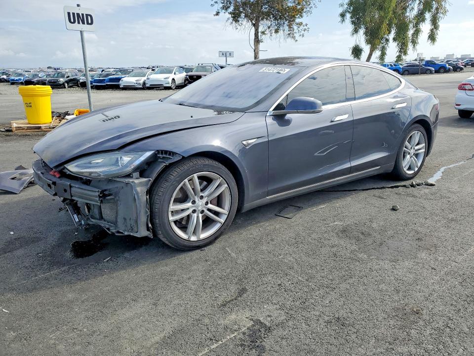 54099606 :رقم المزاد ، 5YJSA1H17FF098172 vin ، 2015 Tesla Model S مزاد بيع