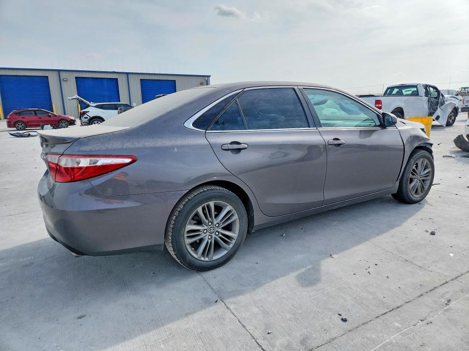 48342276 :رقم المزاد ، 4T1BF1FK9GU204137 vin ، 2016 Toyota Camry مزاد بيع