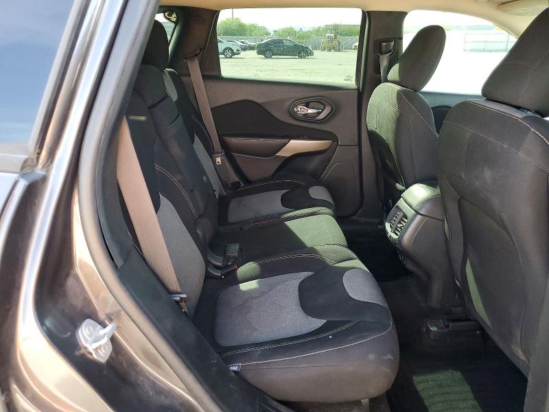 49481706 :رقم المزاد ، 1C4PJMCX1JD588710 vin ، 2018 Jeep Cherokee مزاد بيع