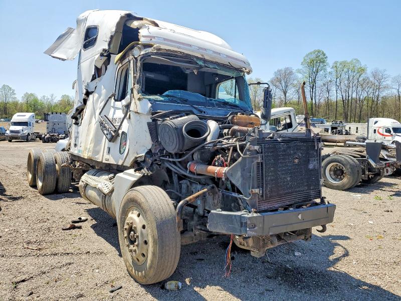 49336976 :رقم المزاد ، 1FUJBBCG44LM52579 vin ، 2004 Freightliner Cst120 مزاد بيع