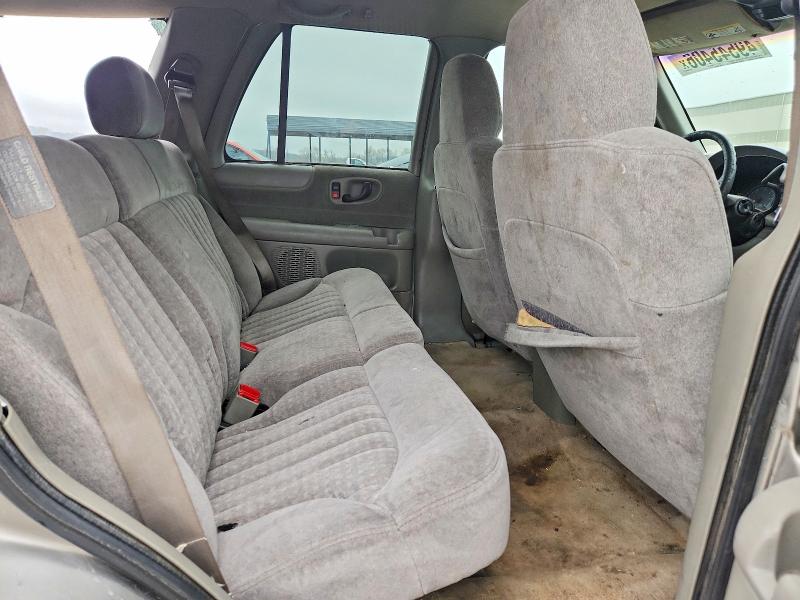49545406 :رقم المزاد ، 1GNCS13W0Y2152672 vin ، 2000 Chevrolet Blazer مزاد بيع