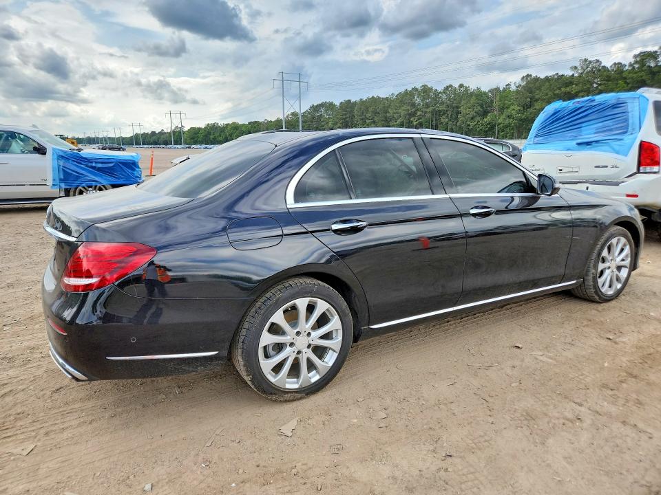 51110186 :رقم المزاد ، WDDZF4JB6HA103299 vin ، 2017 Mercedes-benz E مزاد بيع