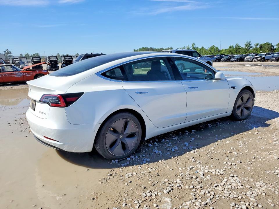 48289936 :رقم المزاد ، 5YJ3E1EB8KF433231 vin ، 2019 Tesla Model 3 مزاد بيع