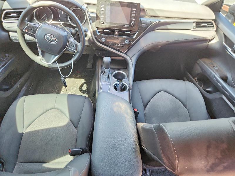 48680986 :رقم المزاد ، 4T1C11AK2NU687140 vin ، 2022 Toyota Camry مزاد بيع
