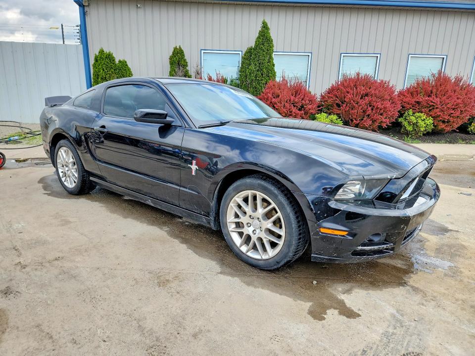Продажа на аукционе авто 2013 Ford Mustang, vin: 1ZVBP8AM2D5252732, номер лота: 49450866