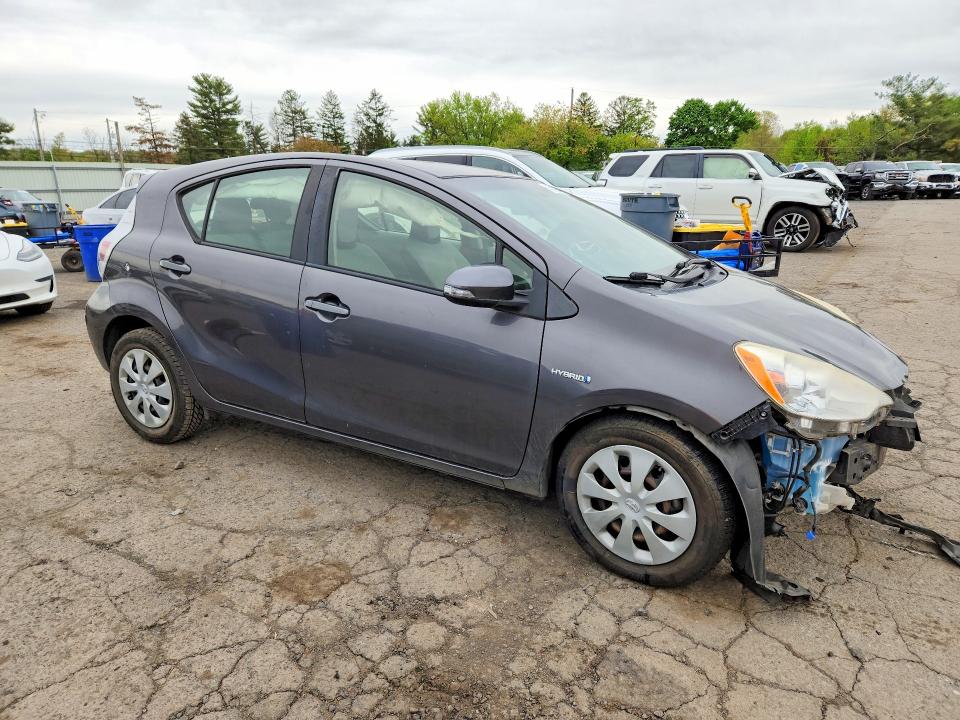 Продажа на аукционе авто 2013 Toyota Prius C, vin: JTDKDTB32D1557109, номер лота: 51190496
