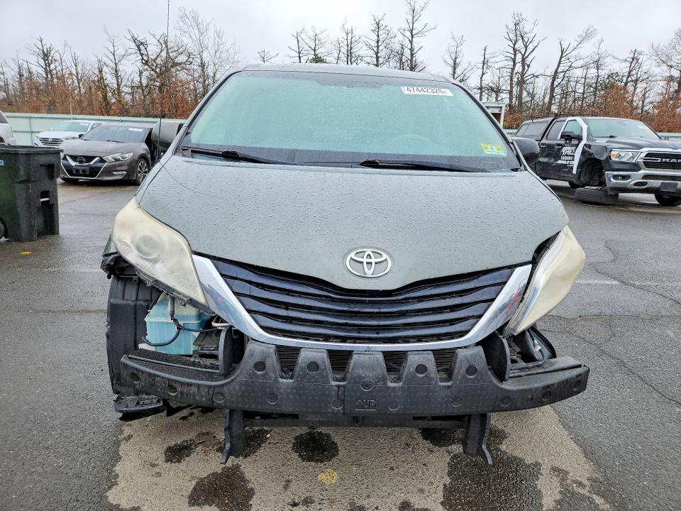 2013 Toyota Sienna მანქანა იყიდება აუქციონზე, vin: 5TDKK3DC6DS325912, აუქციონის ნომერი: 47442326