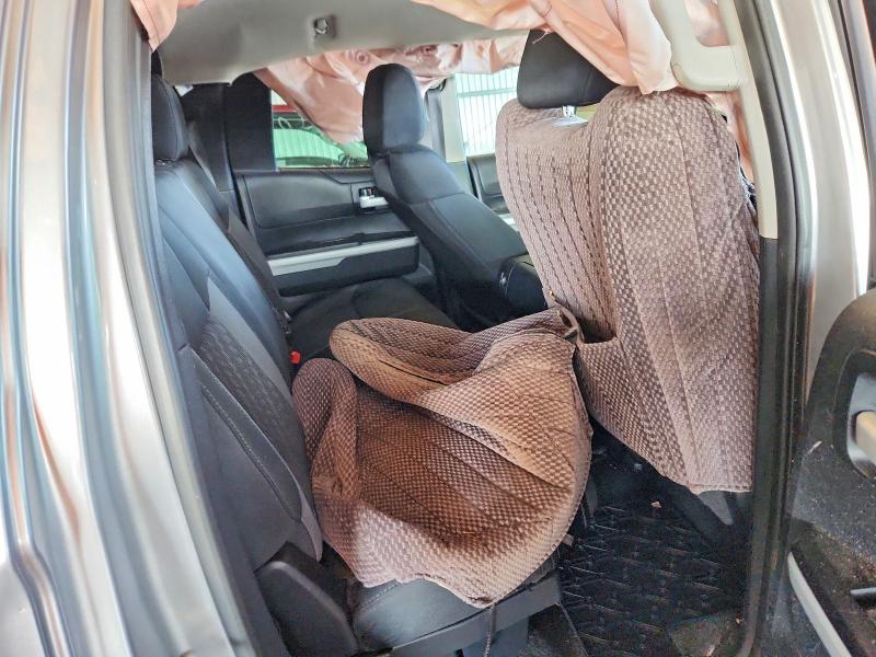 51704646 :رقم المزاد ، 5TFUY5F14HX598619 vin ، 2017 Toyota Tundra مزاد بيع