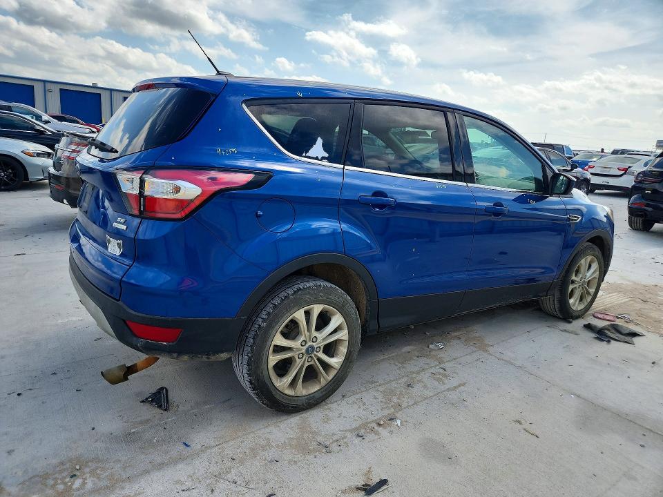 49654406 :رقم المزاد ، 1FMCU0GD8HUB66079 vin ، 2017 Ford Escape مزاد بيع