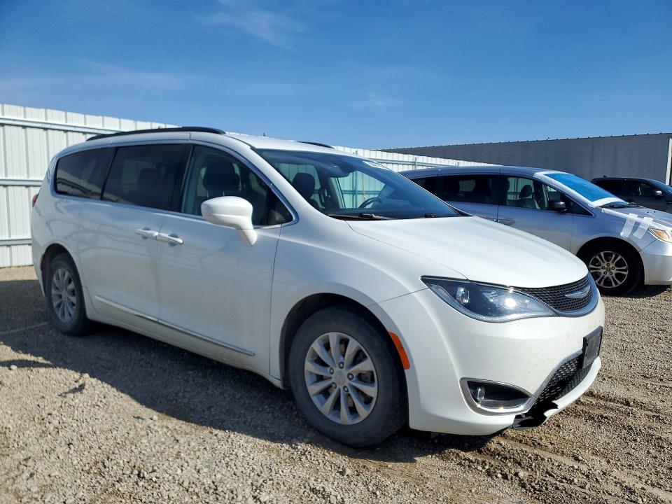 Продажа на аукционе авто 2017 Chrysler Pacifica, vin: 2C4RC1BGXHR523686, номер лота: 50681706