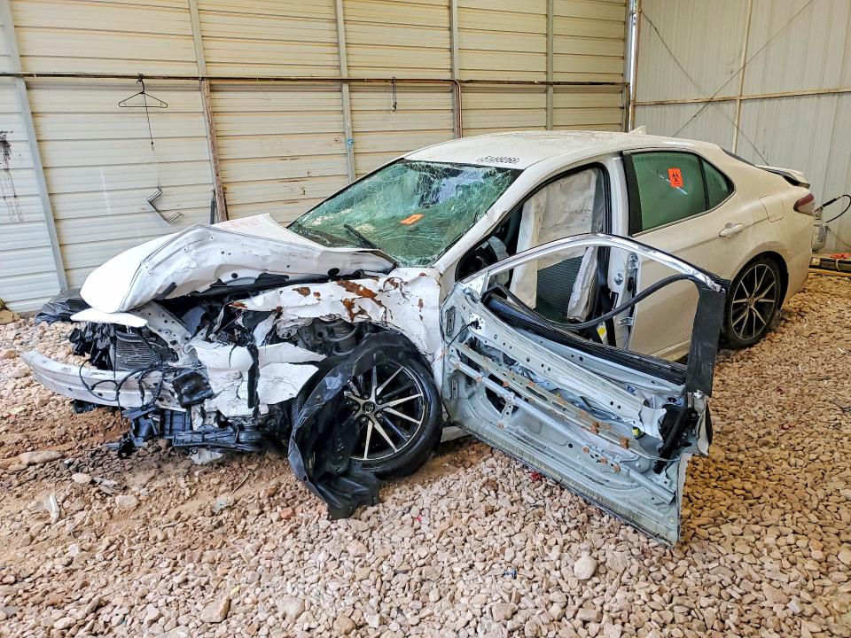 Продаж на аукціоні авто 2022 Toyota Camry, vin: 4T1G11AKXNU684584, номер лоту: 51499266