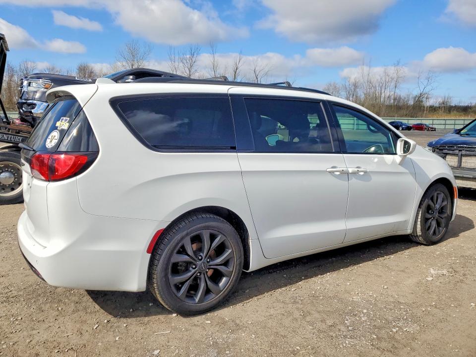 2018 Chrysler Pacifica მანქანა იყიდება აუქციონზე, vin: 2C4RC1EG2JR175285, აუქციონის ნომერი: 49817586