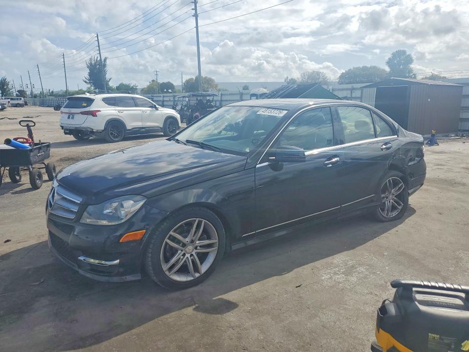 Продажа на аукционе авто 2012 Mercedes-benz C, vin: WDDGF8BB7CR233390, номер лота: 48153726