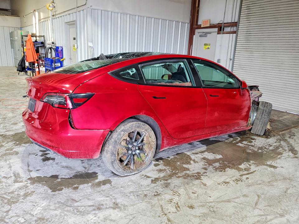 47824506 :رقم المزاد ، 5YJ3E1EA9NF185390 vin ، 2022 Tesla Model 3 مزاد بيع