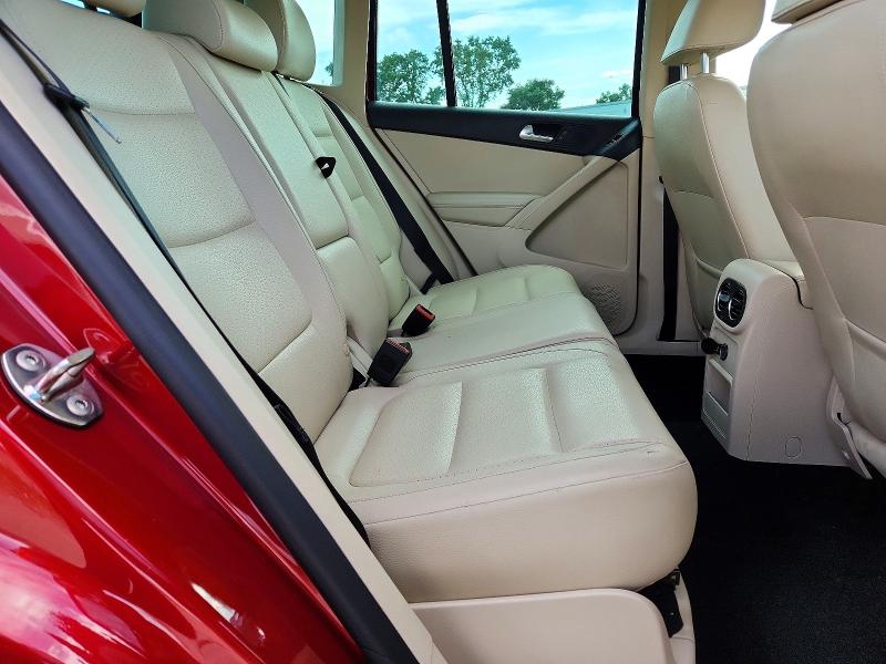 49035926 :رقم المزاد ، WVGBV7AX3CW097352 vin ، 2012 Volkswagen Tiguan مزاد بيع
