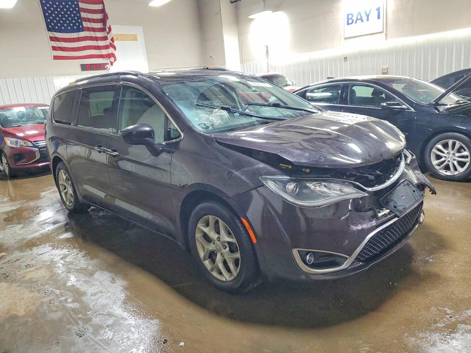48683136 :رقم المزاد ، 2C4RC1FG8JR104381 vin ، 2018 Chrysler Pacifica مزاد بيع