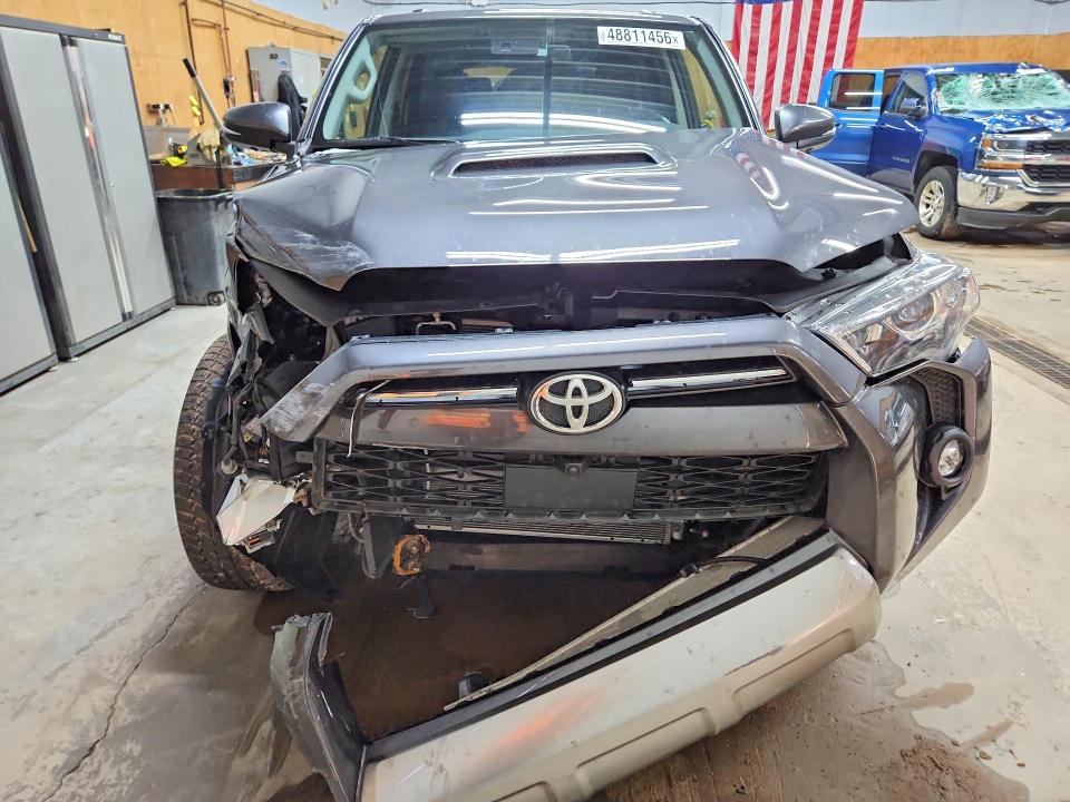 48811456 :رقم المزاد ، JTERU5JR3P6117046 vin ، 2023 Toyota 4runner مزاد بيع