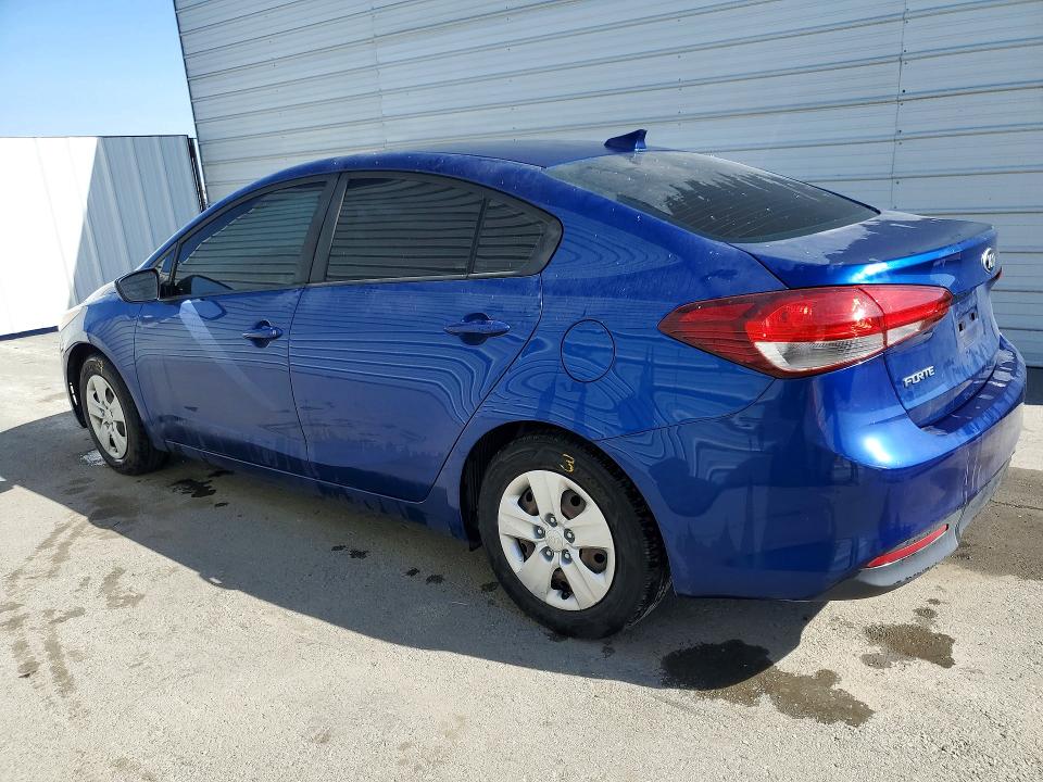 48632106 :رقم المزاد ، 3KPFL4A76JE247598 vin ، 2018 Kia Forte مزاد بيع