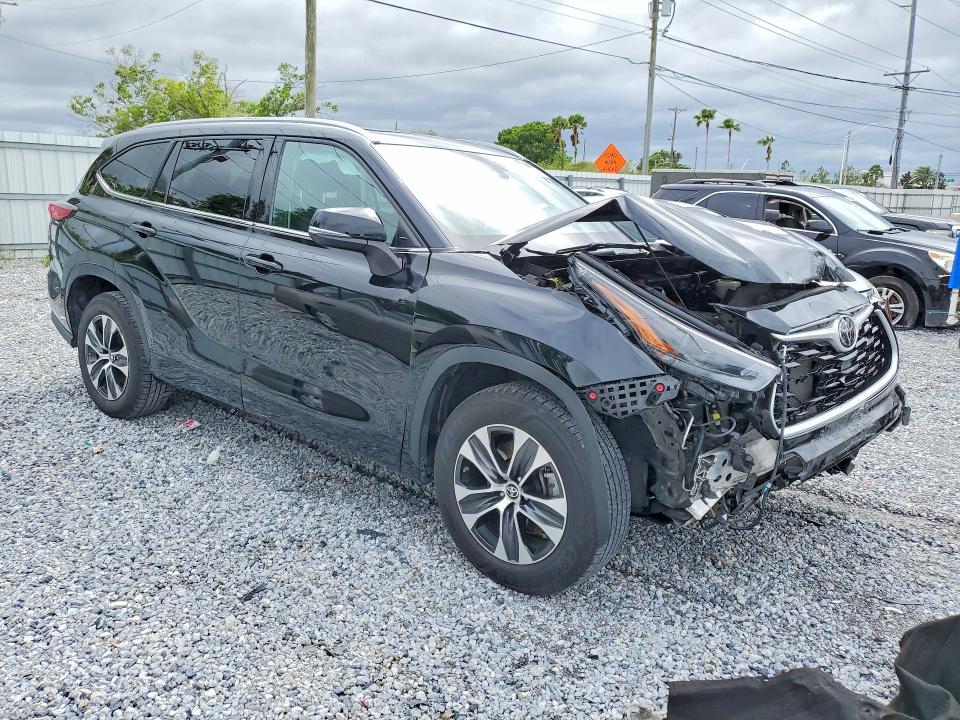 49173926 :رقم المزاد ، 5TDHZRAHXNS101598 vin ، 2022 Toyota Highlander مزاد بيع