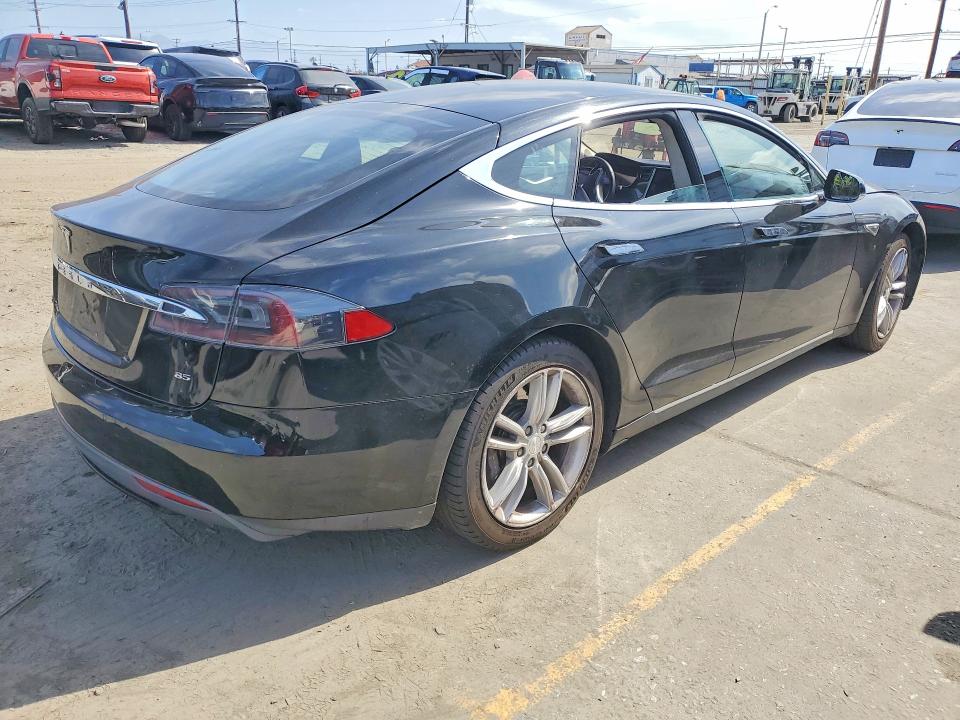 Продажа на аукционе авто 2015 Tesla Model S, vin: 5YJSA1E13FF115036, номер лота: 51166846