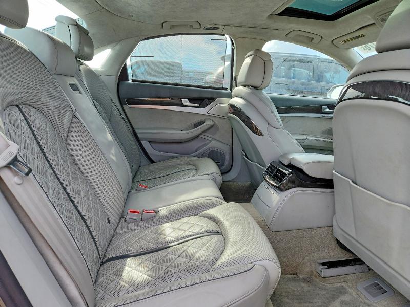 49652176 :رقم المزاد ، WAUD2AFD1EN002875 vin ، 2014 Audi S8 مزاد بيع