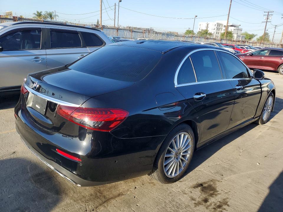 2021 Mercedes-benz E მანქანა იყიდება აუქციონზე, vin: W1KZF8DB0MA979380, აუქციონის ნომერი: 51843416
