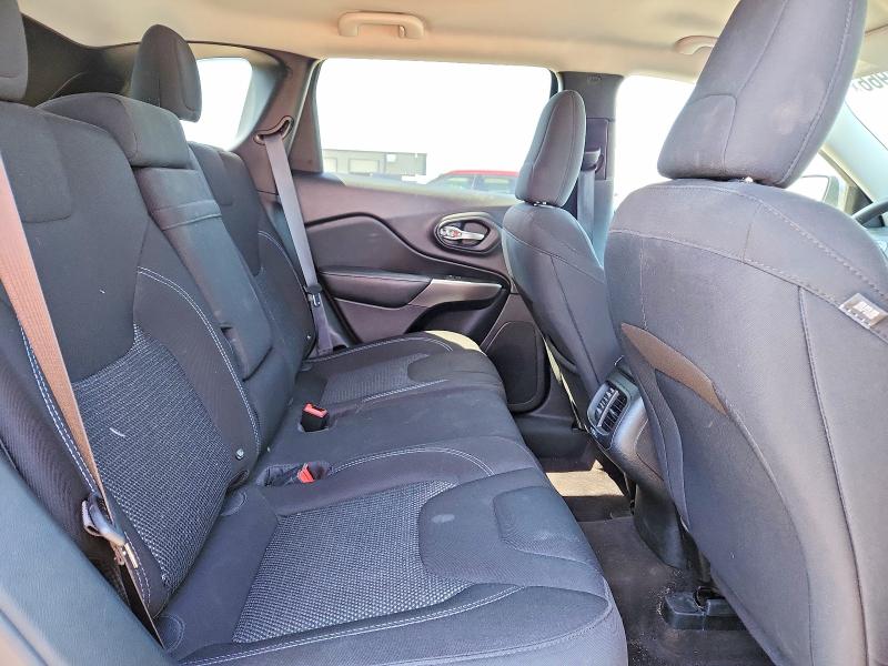 49988966 :رقم المزاد ، 1C4PJLCB7KD128550 vin ، 2019 Jeep Cherokee مزاد بيع