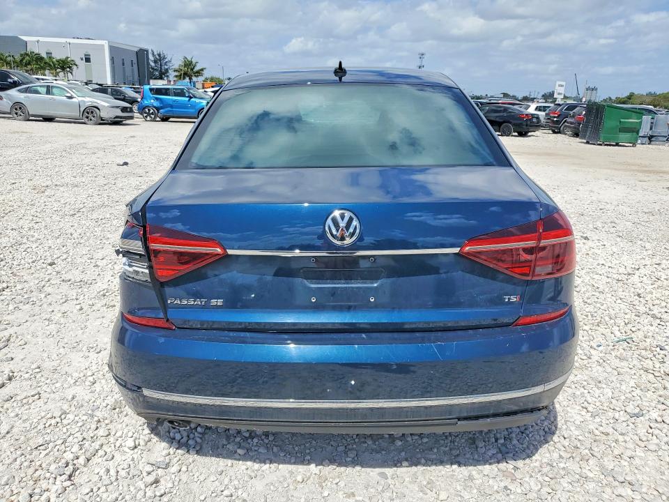 50282076 :رقم المزاد ، 1VWBA7A32JC018021 vin ، 2018 Volkswagen Passat مزاد بيع