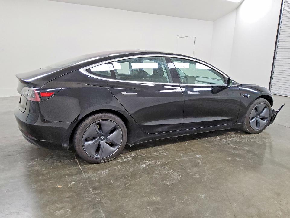 48601476 :رقم المزاد ، 5YJ3E1EA9JF028078 vin ، 2018 Tesla Model 3 مزاد بيع