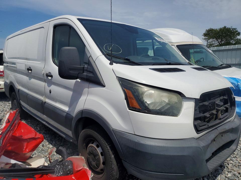 48945526 :رقم المزاد ، 1FTYR1ZM4HKA07103 vin ، 2017 Ford Transit مزاد بيع