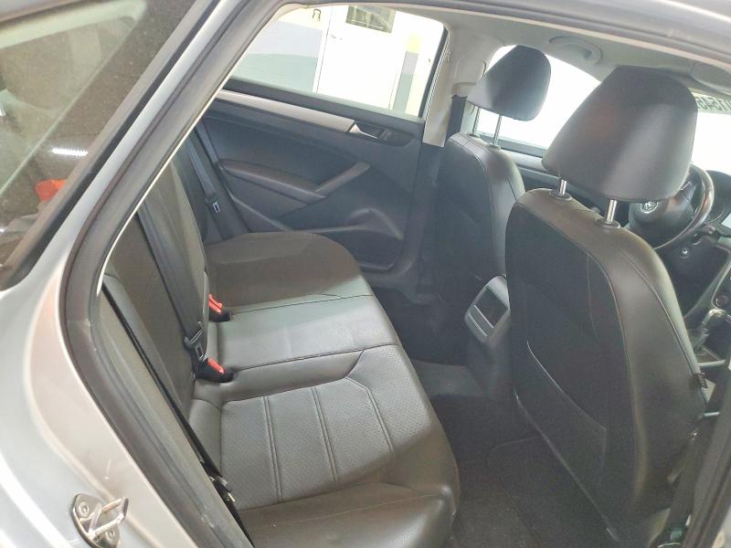 50154576 :رقم المزاد ، 1VWAT7A3XFC038546 vin ، 2015 Volkswagen Passat مزاد بيع