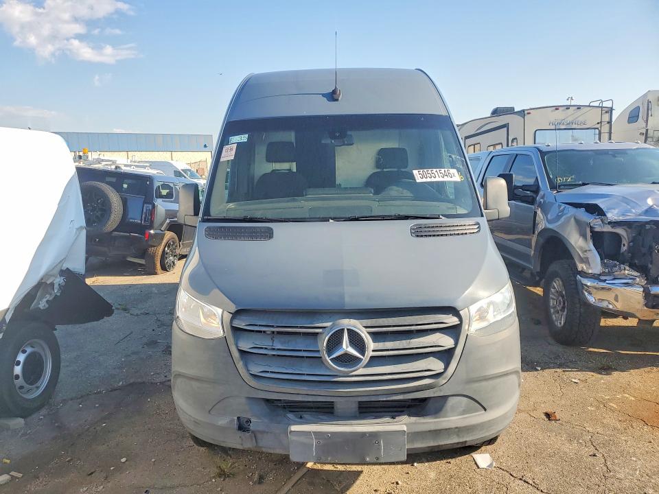 50551546 :رقم المزاد ، WD4PF0CD7KP039843 vin ، 2019 Mercedes Benz Sprinter مزاد بيع