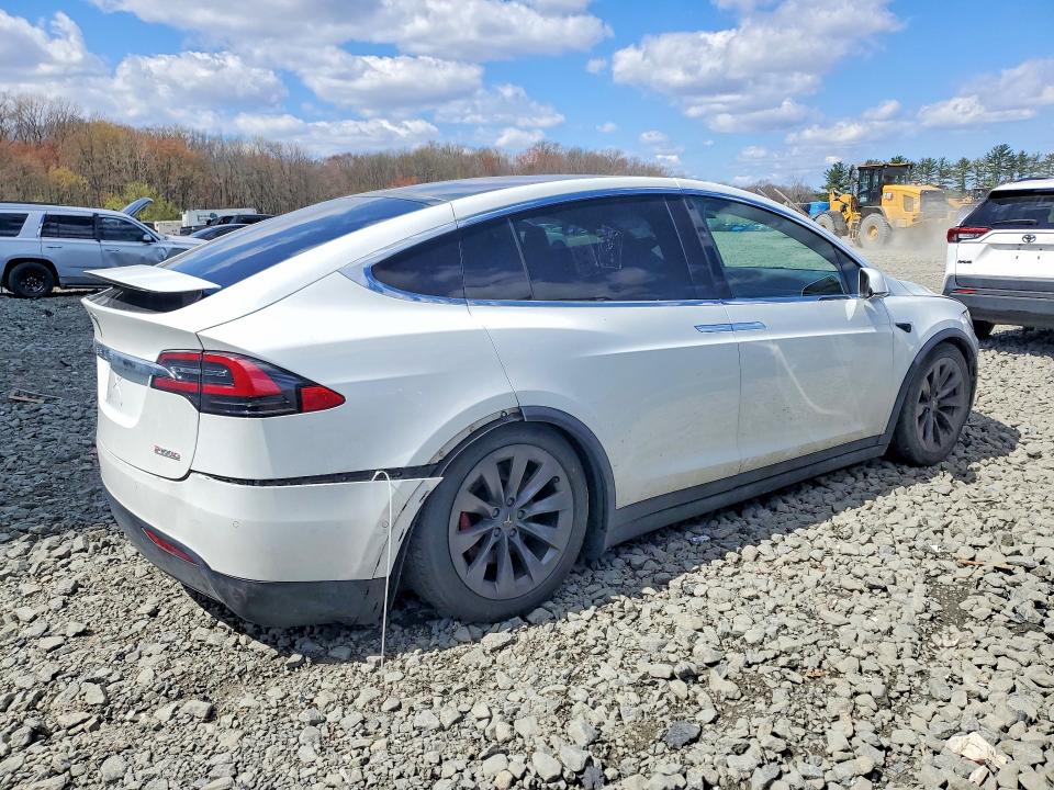 49083996 :رقم المزاد ، 5YJXCBE47HF050260 vin ، 2017 Tesla Model X مزاد بيع